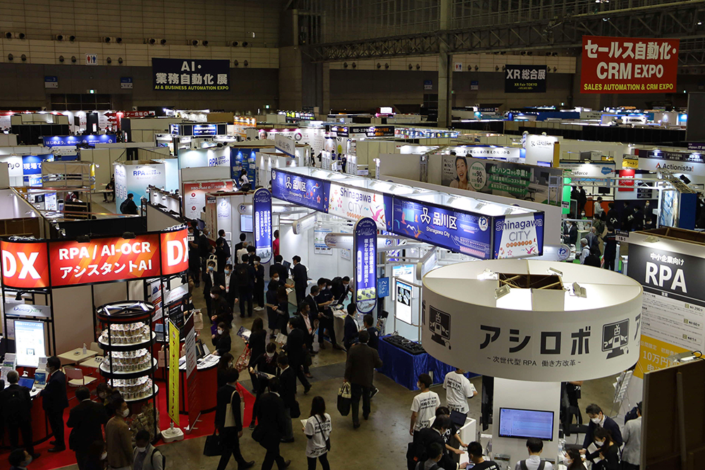 にぎわう展示会の様子